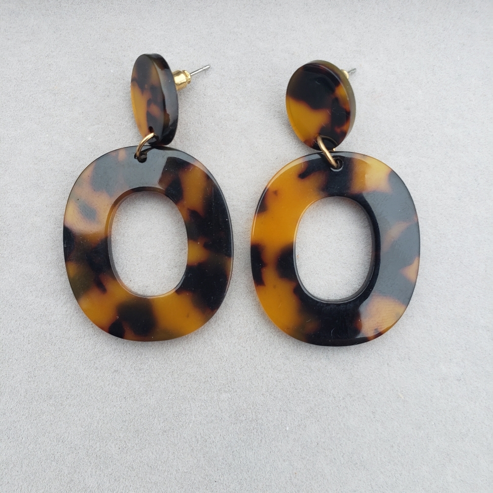 49. Tortiose Shell Dangle Stud Earrings - Picture 3 of 5